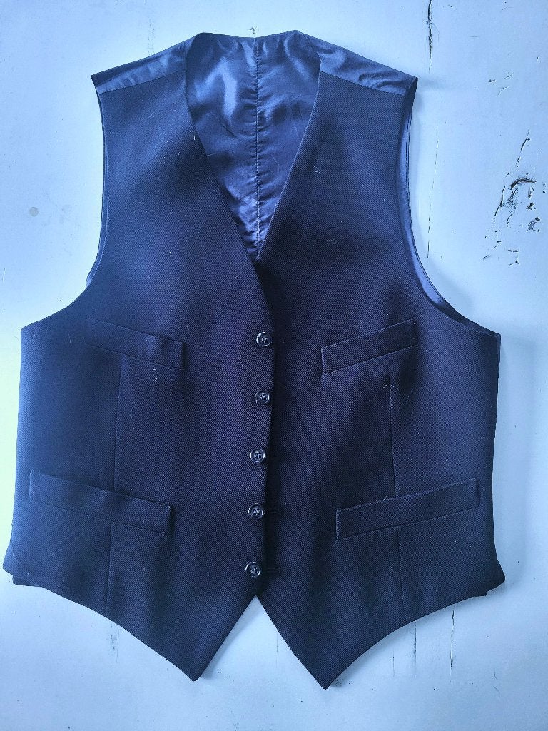 Donker blauwe gilet voor mannen maat large in nieuwe staat., Kleding | Heren, Ophalen of Verzenden, Zo goed als nieuw, Maat 52/54 (L)
