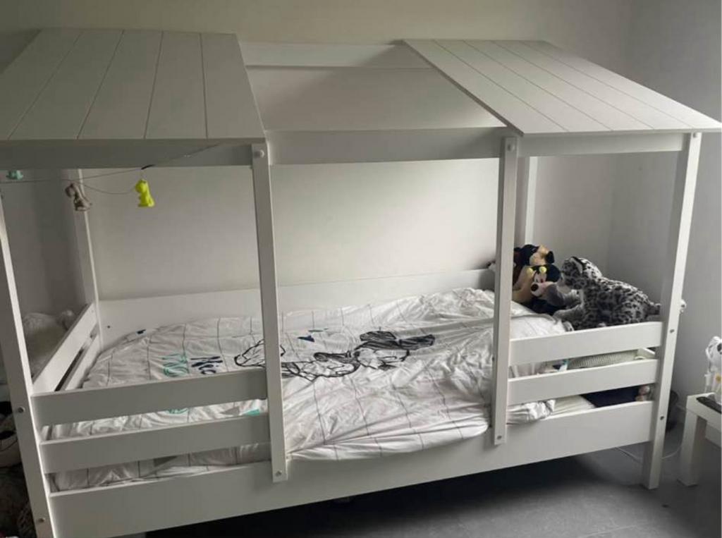 Lit de maison avec sommier, 90 cm, Une personne, Enlèvement, Utilisé