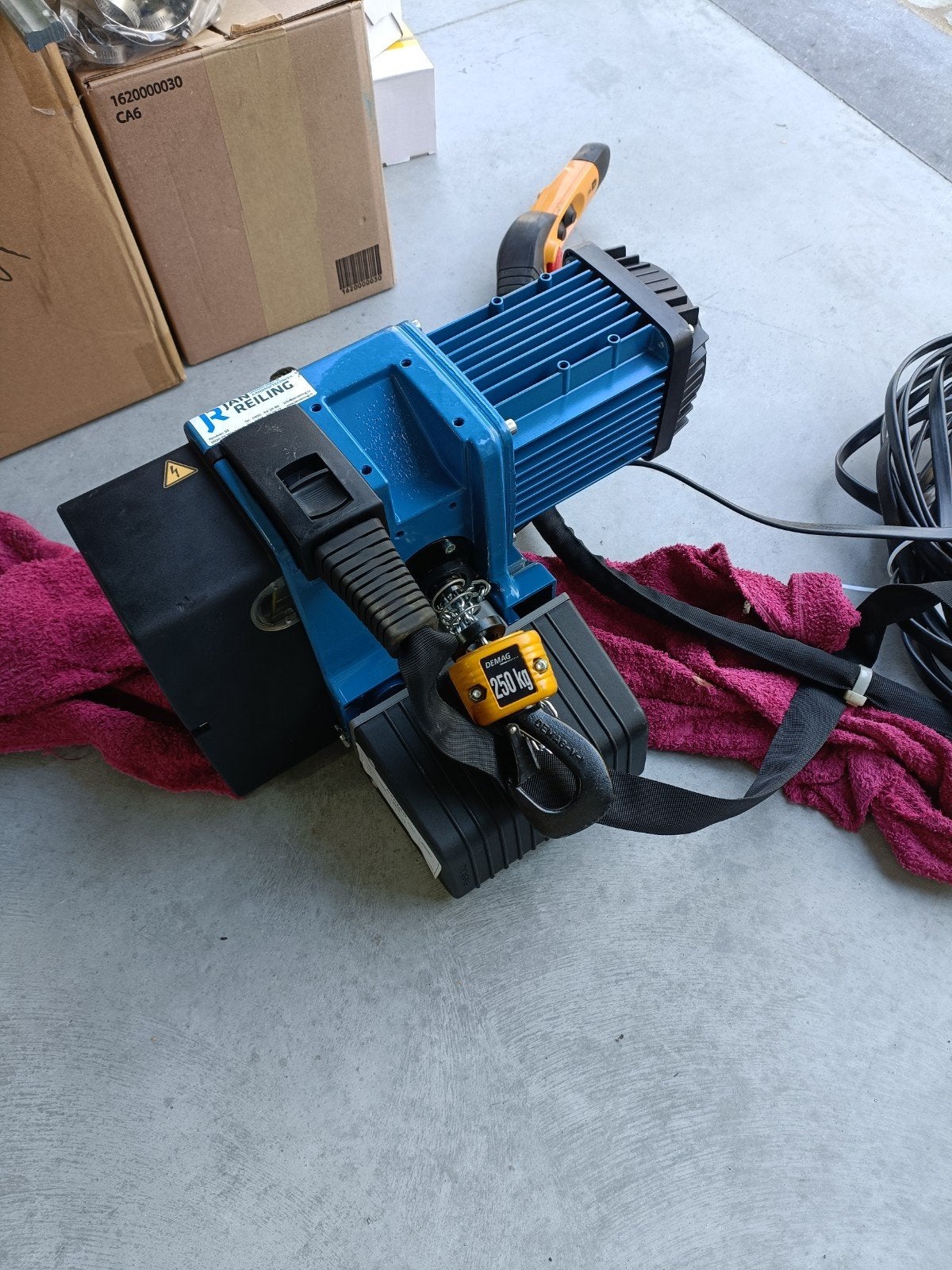 Demag takel 250kg met toebehoren en loopkat., Doe-het-zelf en Bouw, Ophalen, Zo goed als nieuw, Elektrisch