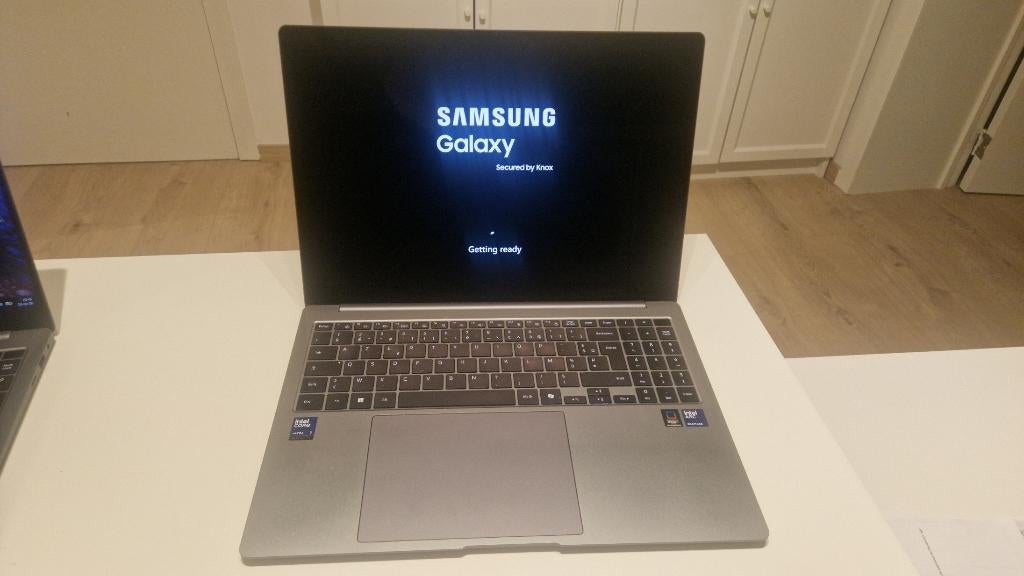Samsung galaxy book 5 pro 16 pouces 1To comme neuf, Avec écran tactile, 16 pouces, 4 Ghz ou plus, Enlèvement