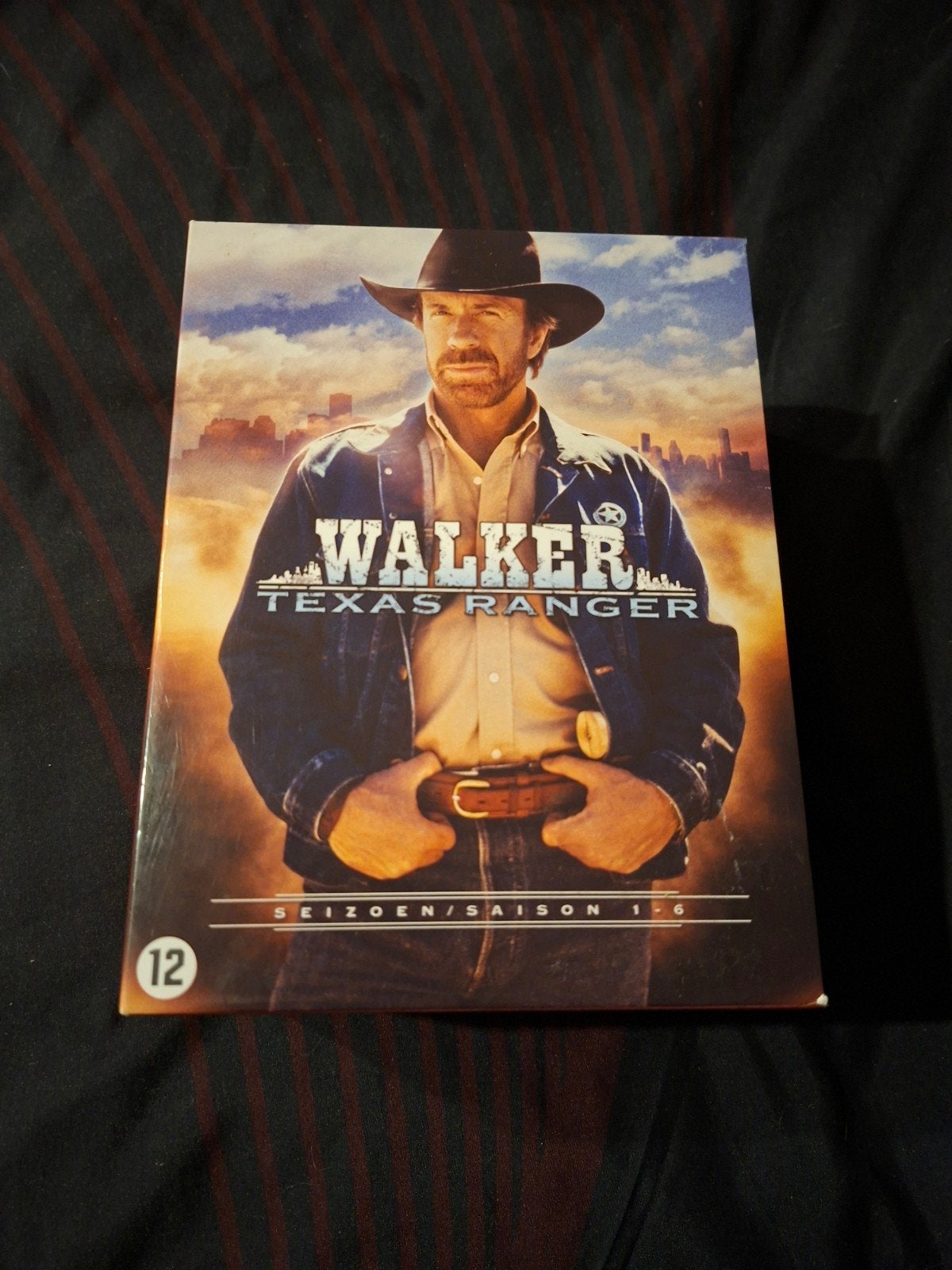 A vendre coffret dvd walker texas ranger intégral saison 1a6, Néerlandais, Comme neuf, Comprend un boîtier, Saison 6
