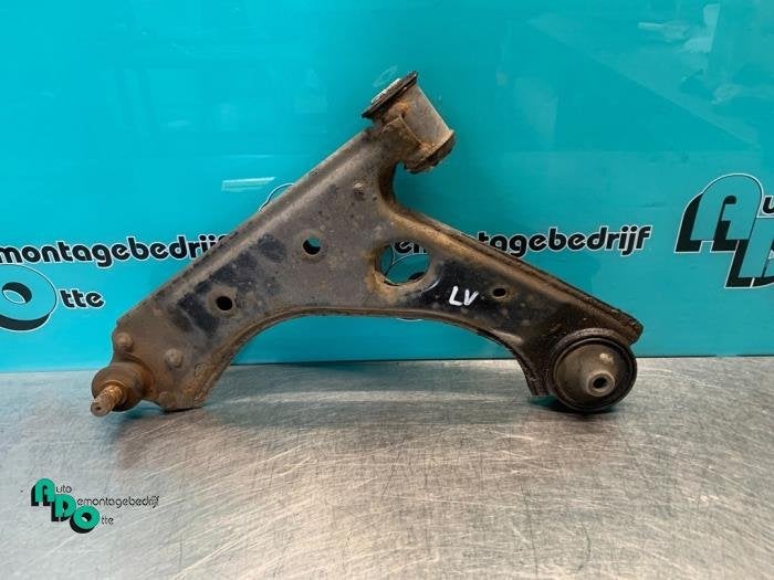 Bras de suspension avant gauche d'un Opel Corsa (Corsa D 07-, -, Opel, 3 mois de garantie, Utilisé