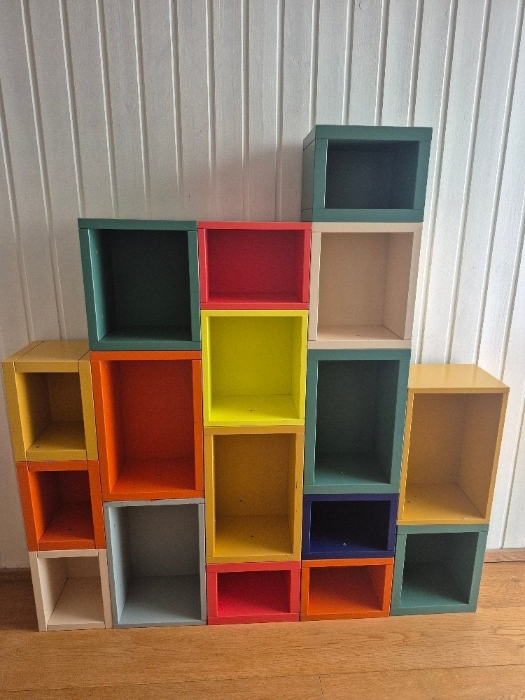 Twee unieke kleurrijke wandkasten (ex-BOZAR), Huis en Inrichting, Kasten | Boekenkasten, Ophalen, Minder dan 25 cm, 100 tot 150 cm