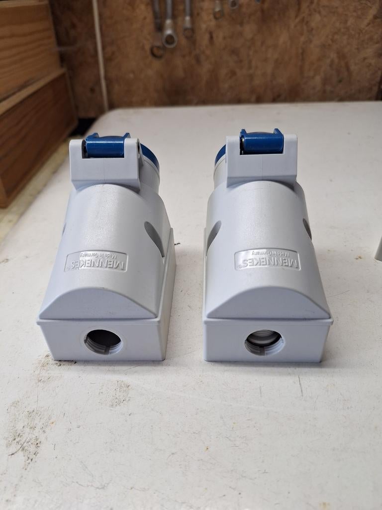 Mannekes  stopcontact cee 2f +aarding 230V per stu 12€, Doe-het-zelf en Bouw, Ophalen, Stopcontact