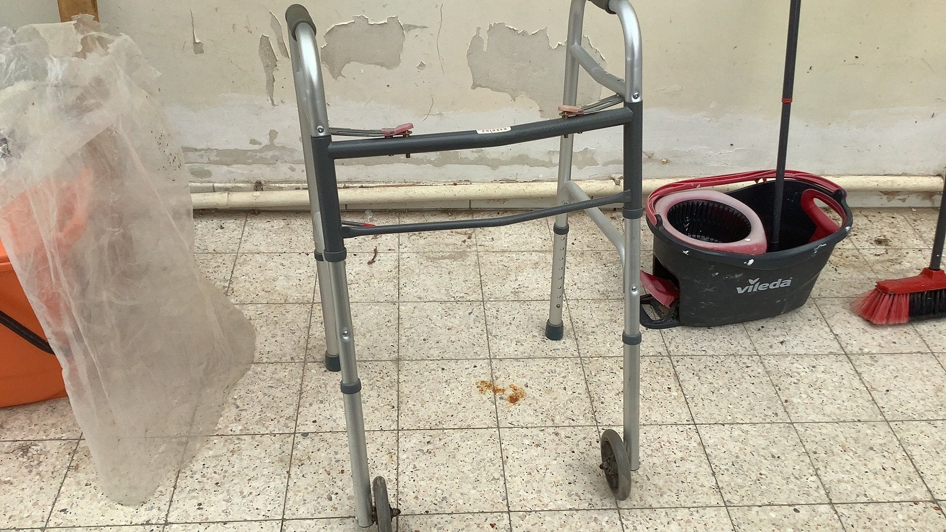 Comme New Walker, Enlèvement, Comme neuf