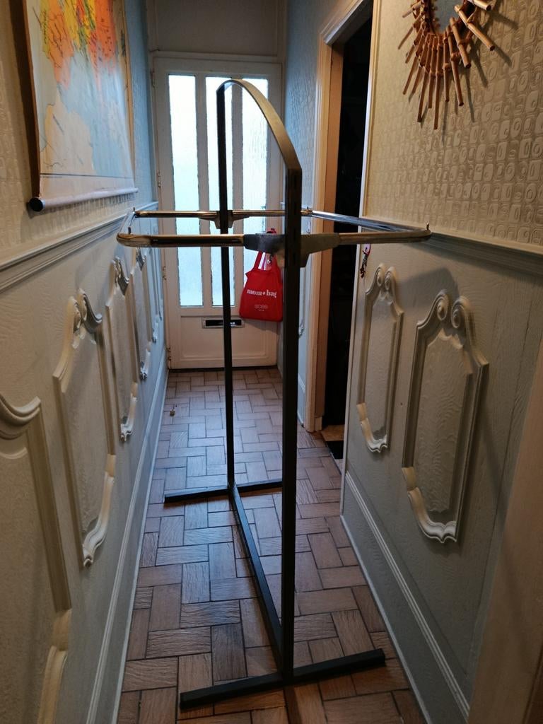 Porte-vêtements très robuste à vendre à Courtrai. Réglable., Enlèvement