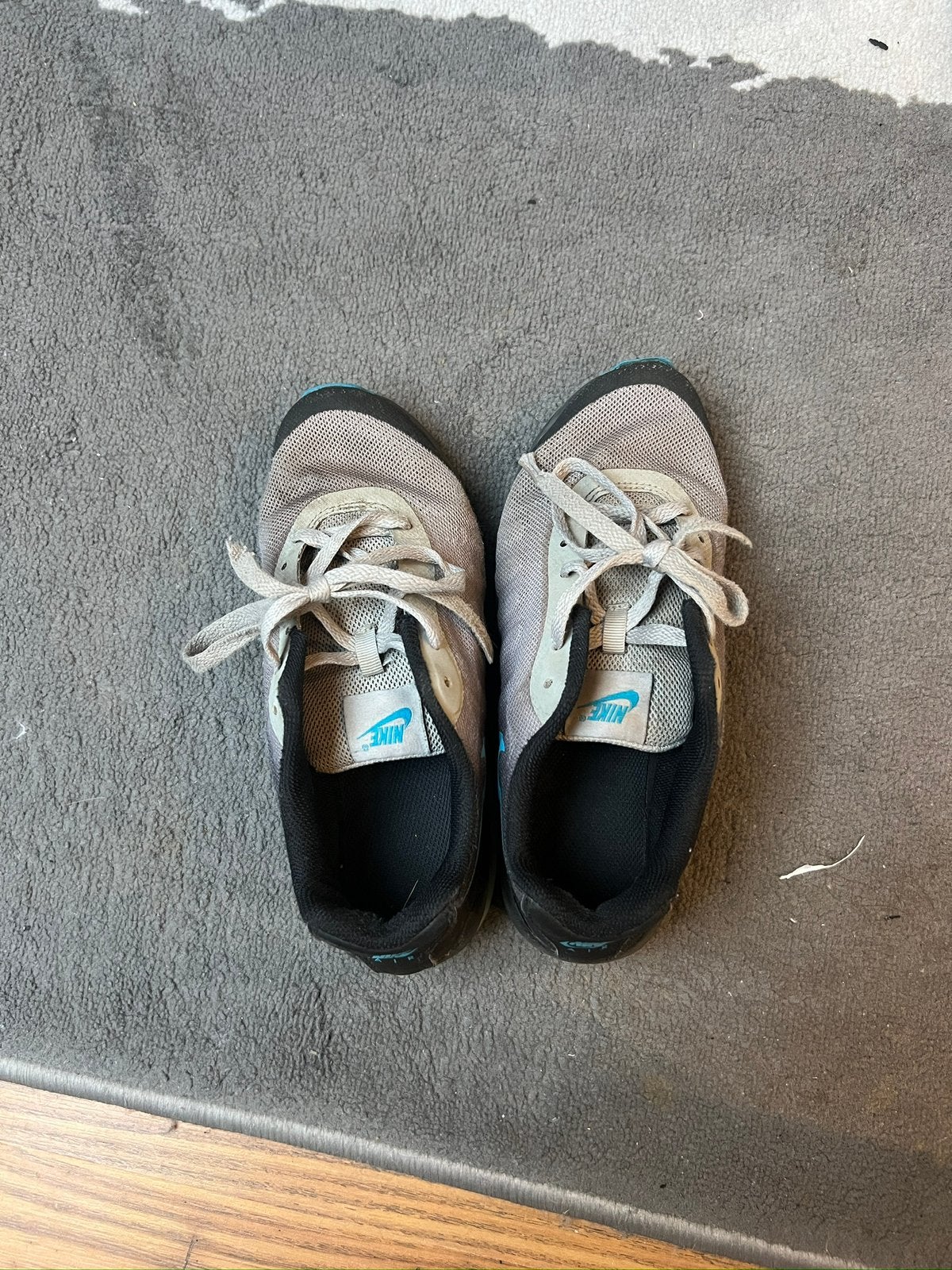 Nike air max invigor maat 36, Kleding | Heren, Overige kleuren, Ophalen of Verzenden, Sneakers, Gedragen