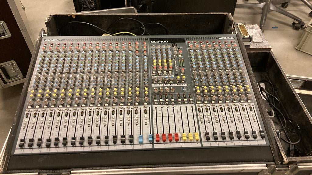 Allen & Heath GL2400 24 kanaals analoge mengtafel, Musique & Instruments, Tables de mixage, Enlèvement, Comme neuf