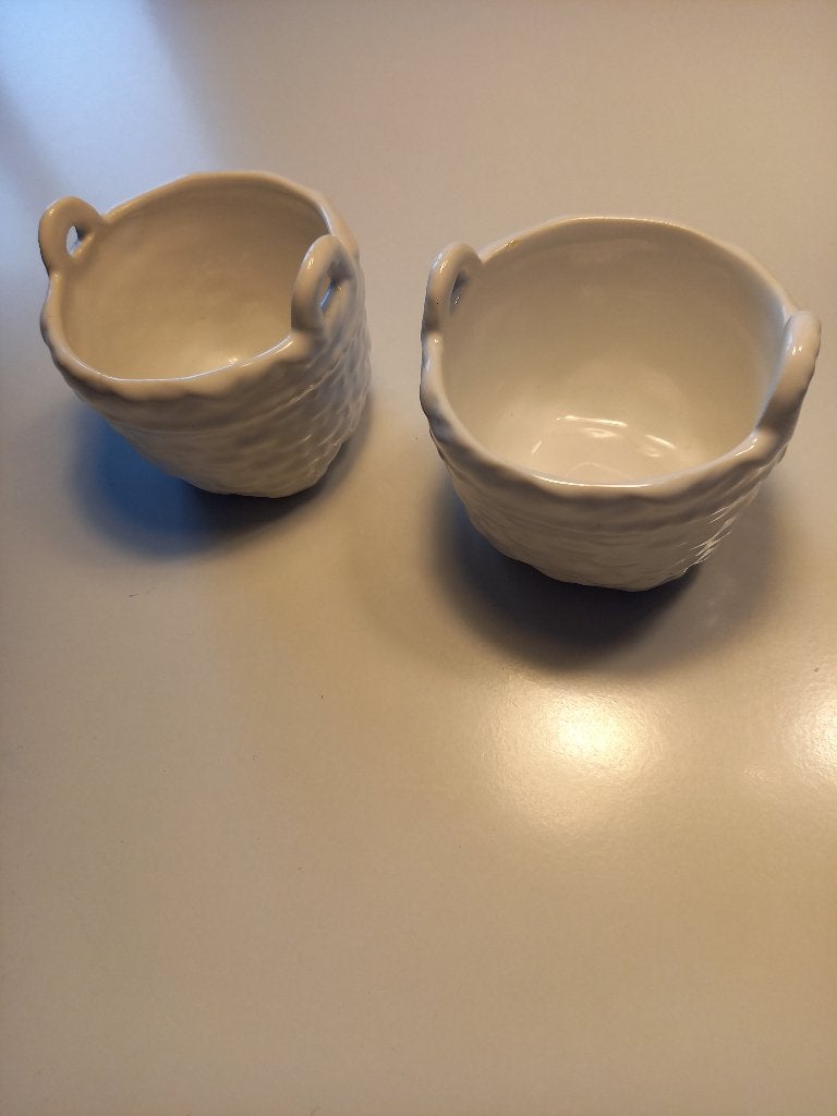 2 stenen mini-korfjes (wit), Ophalen of Verzenden, Zo goed als nieuw, Steen, Schaal of Schalen