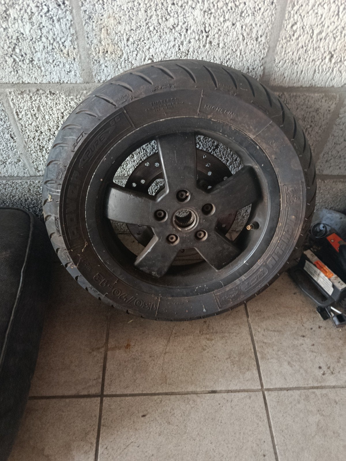Gts 125 vespa, Ophalen