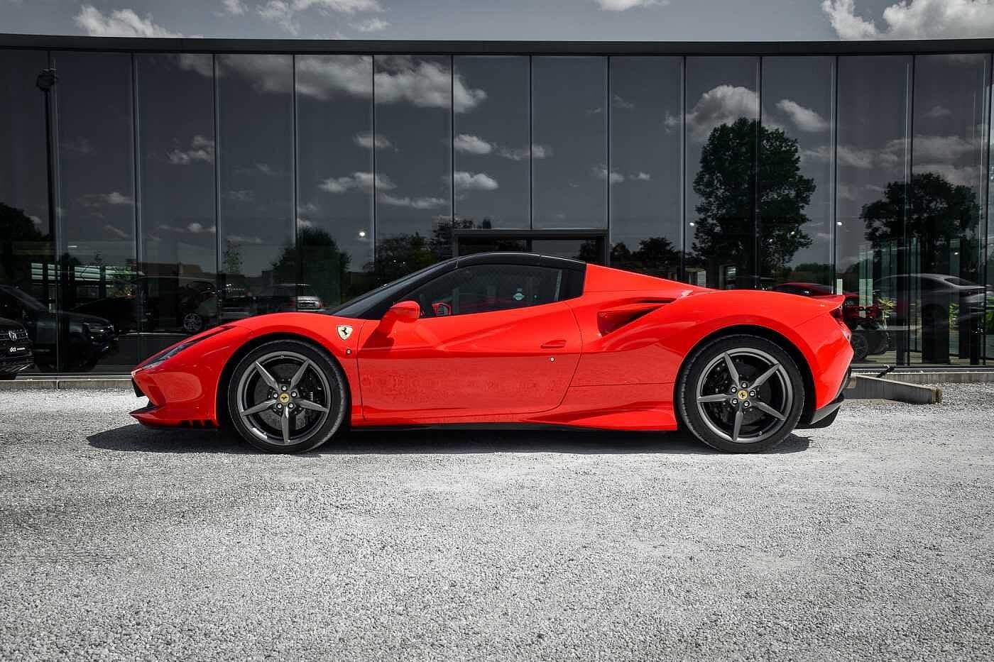 Ferrari F8 Spider 3.9 V8 Only 9500 KM! Extended Warranty FUL, Auto's, Automaat, 529 kW, Gebruikt, Lichtsensor