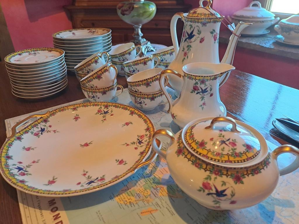 Service en porcelaine Limoges B&C – décor floral doré, Enlèvement