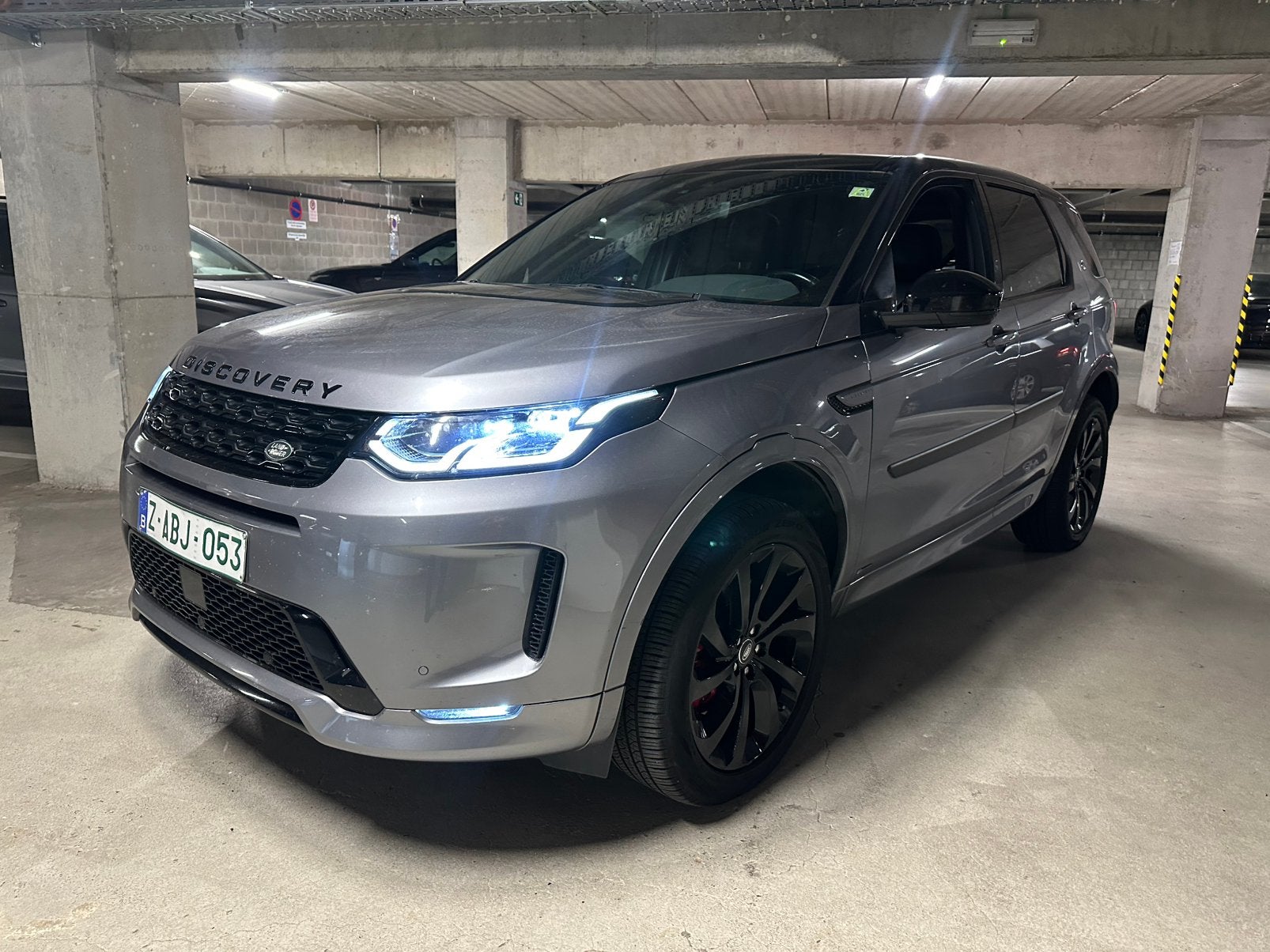 Land rover Discovery 2.0d electrique 2021! R-dynamique!, Autos, Land Rover, Cuir, Argent ou Gris, Euro 6, 5 portes