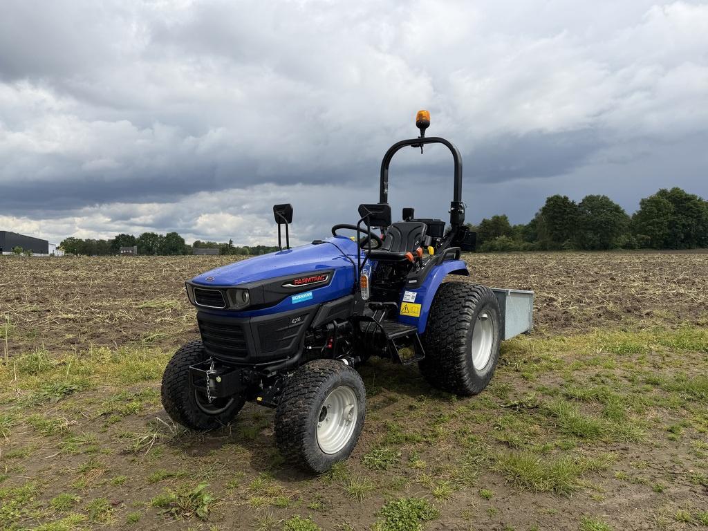 Farmtrac FT26 HST minitractor DEMO 2026 38 uur incl grondbak, Autres marques, Jusqu'à 2500