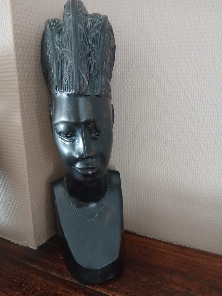 Afrikaanse vrouwenbuste uit ebbenhout 38 x 13 x 11 cm, Antiek en Kunst, Ophalen, Houtsnijwerk, Hout, Vrouw