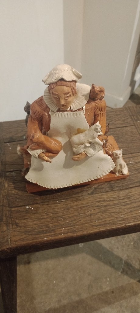 Statuette terre cuite Maurice Vienne 1989 Grand-mère chats, Enlèvement ou Envoi
