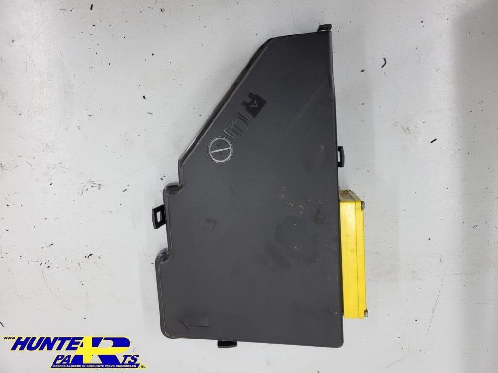 Afdekkap zekeringkast Volvo V90/S90/V60/XC (16-'22) 31398001, Enlèvement ou Envoi, Volvo, Volvo, Utilisé