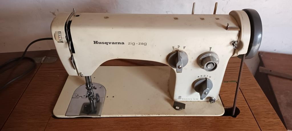 Husqvarna, Ophalen, Naaimachine, Husqvarna
