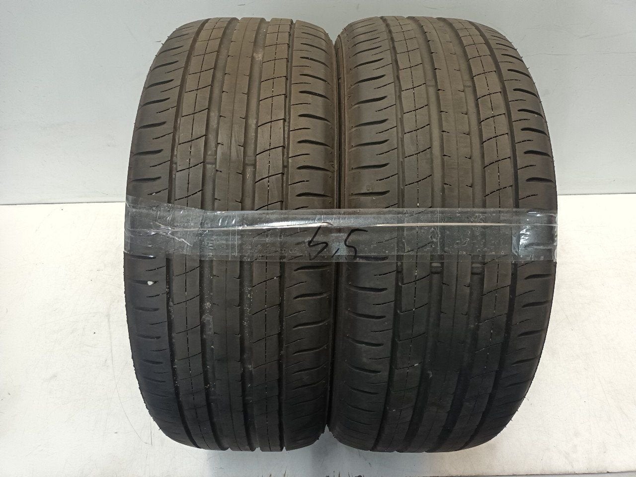 Bandenset 2 stuks Zomer 225 50 R18, Auto-onderdelen, Van der Ven Autorecycling B.V., Gebruikt, Ettenseweg 76, 4706 PB Roosendaal, The Netherlands