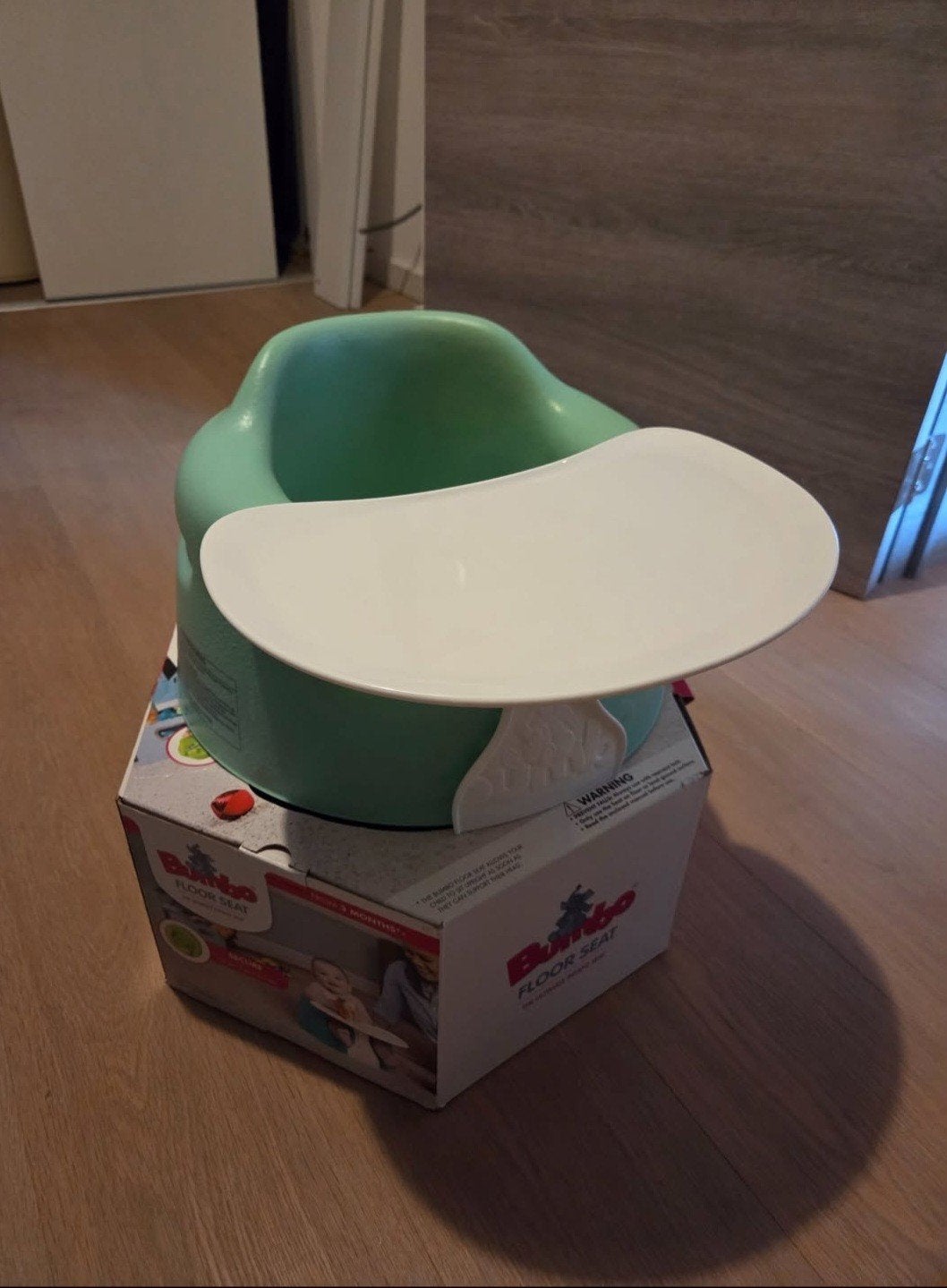 Bumbo vloerzitje met tafel, Ophalen, Zo goed als nieuw, Gordel(s)