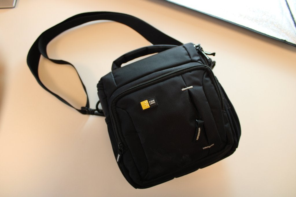 Case Logic TBC-409 camerahoes, Audio, Tv en Foto, Slingtas, Ophalen of Verzenden, Zo goed als nieuw, Zwart