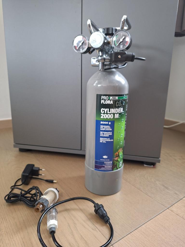 Régulateur JBL Proflora Co2 2000 M et Proflora Professional, Animaux & Accessoires, Poissons | Aquariums & Accessoires, Comme neuf