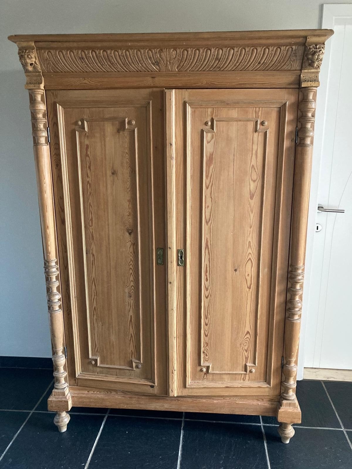 Kast met leggers, Ophalen