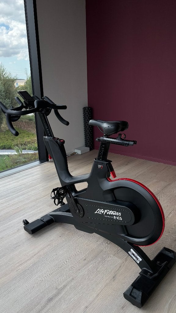 Life Fitness IC7 spinningfiets - absolute nieuwstaat, Sports & Fitness, Appareils de fitness, Vélo de spinning, Aluminium, Comme neuf