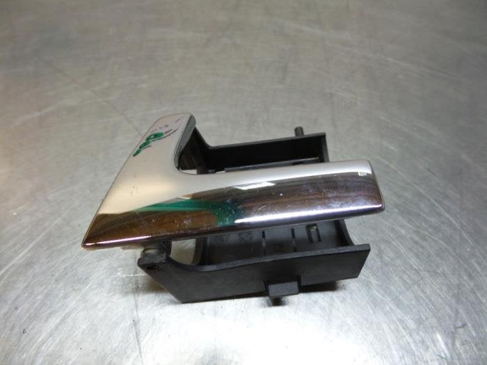 Poignée portière 4portes arrière gauche d'un Volkswagen P, Volkswagen, -, Utilisé, -