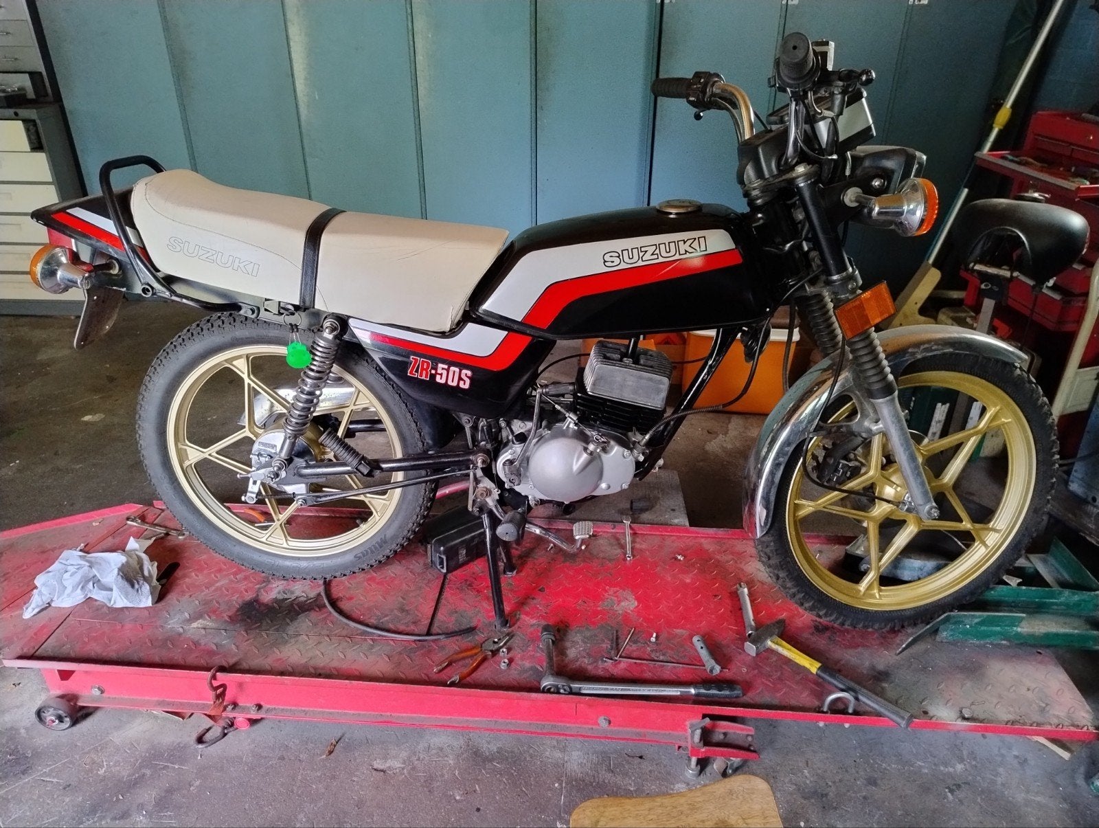 ik zoek Yamaha en Suzuki brommers, Ophalen