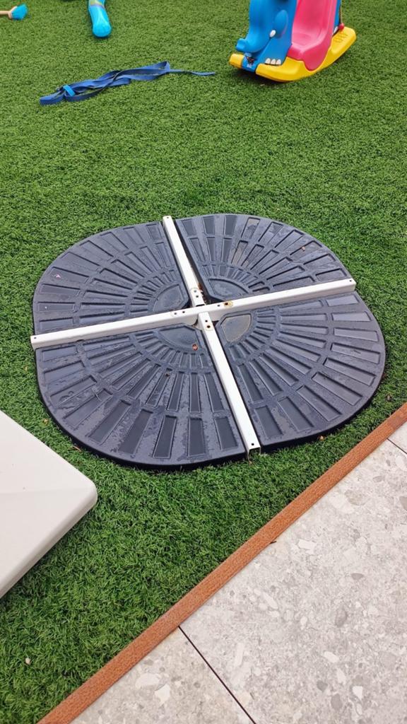 4 Zwarte parasol tegels, Ophalen
