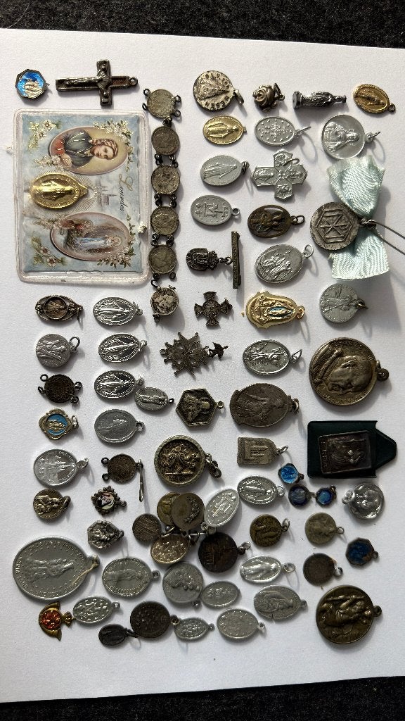Groot lot van 75 vintage devotiemedailles & devotionalia, Ophalen of Verzenden