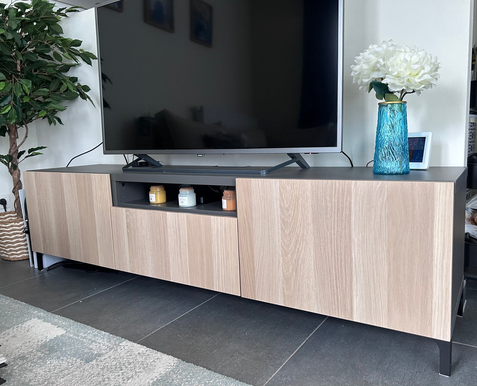 Meuble Tv BESTA ikea, Maison & Meubles, Armoires | Mobilier de télévision, Enlèvement, Comme neuf, Chêne, Moins de 100 cm