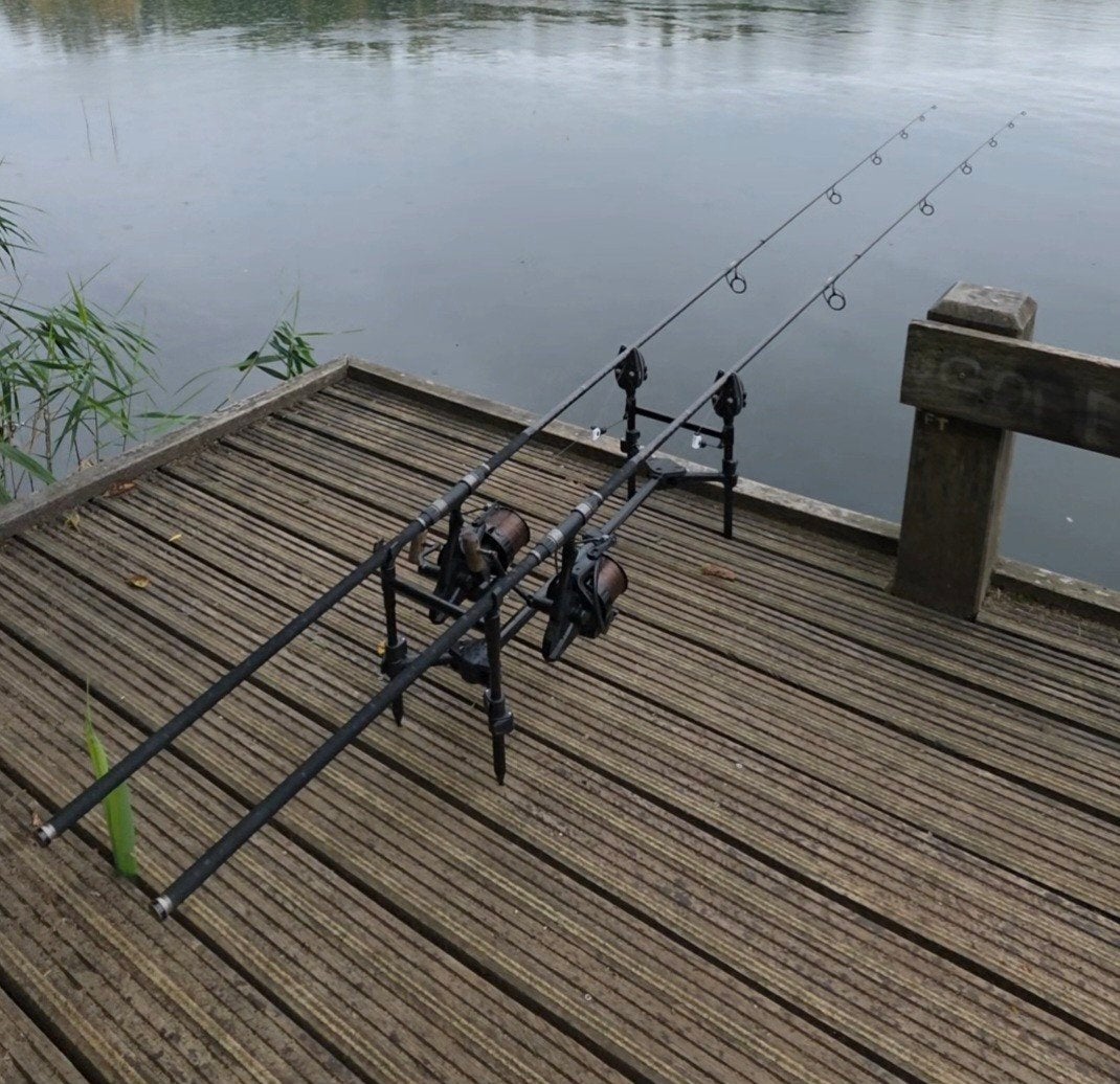 Karper pakket 2 shimano stokken, 2 big bit molens, rodpod +, Watersport en Boten, Ophalen, Zo goed als nieuw