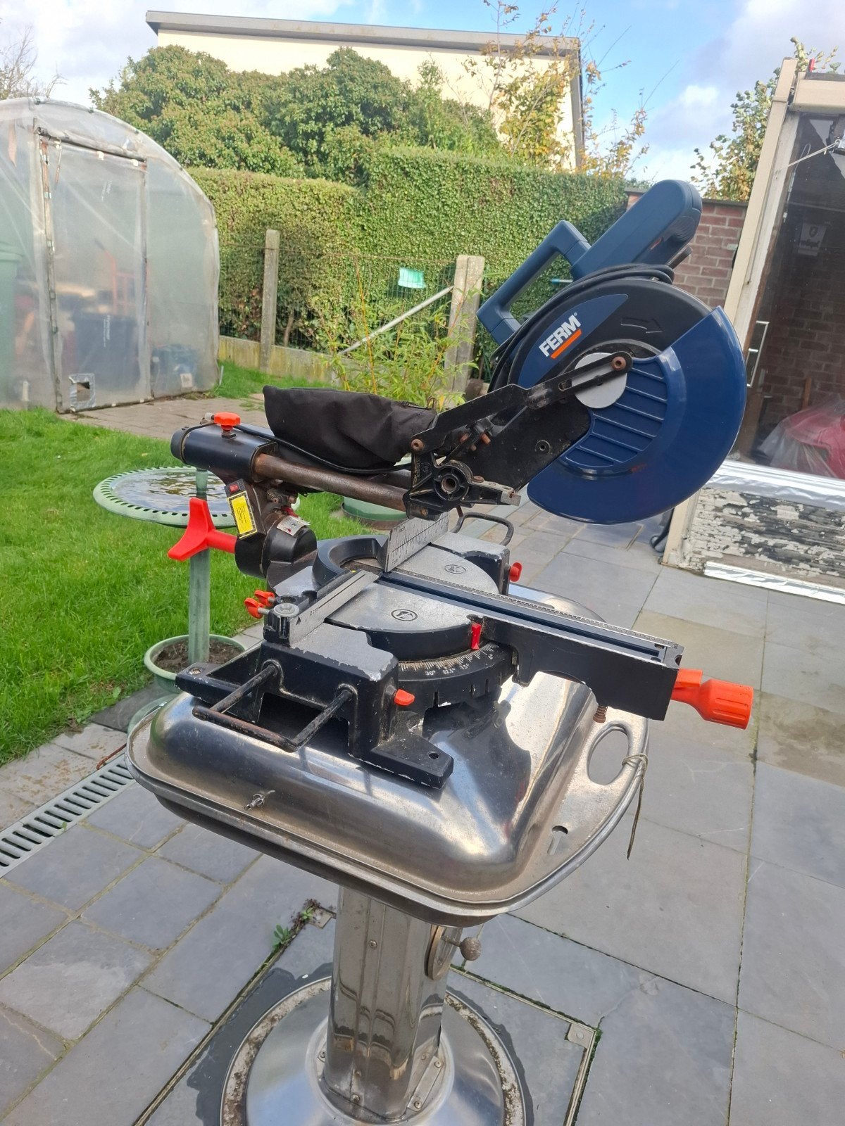 Ferm Afkortzaag, Ophalen