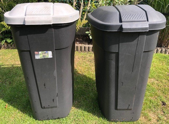 2 OUTDOOR vuilbakken KETER op wielen 110 liter: 5 €/stuk, Ophalen, Gebruikt, Kunststof