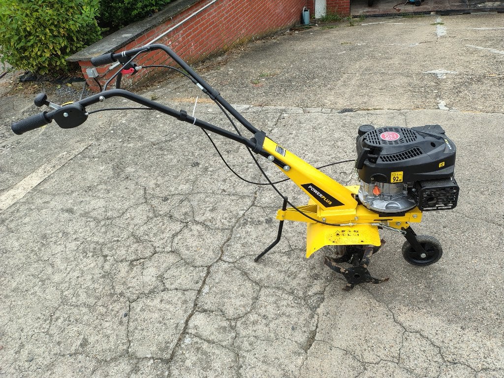 Powerplus POWXG72040 benzine tuinfrees 144cc, Ophalen, Benzine, Zo goed als nieuw, Powerplus