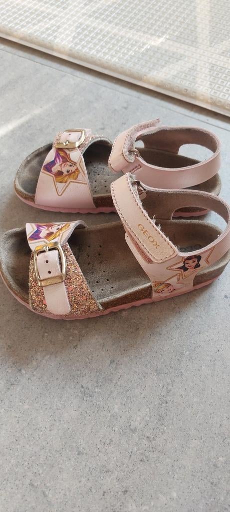 Sandalen maat 26, Ophalen