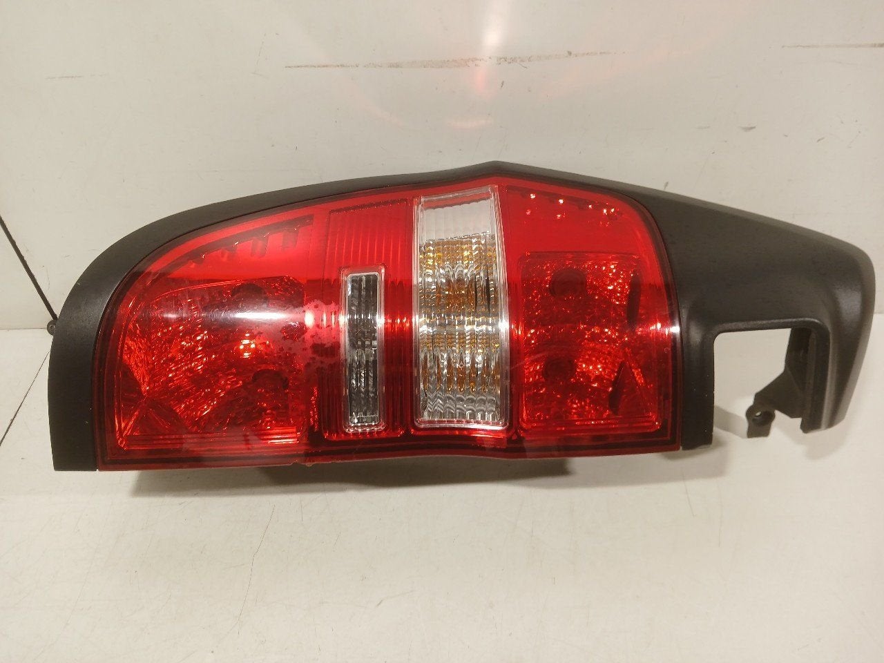 Achterlicht links buiten Hyundai H 300, Auto-onderdelen, Onderdelen@venauto.nl, Van der Ven Autorecycling B.V., Gebruikt, Ettenseweg 76, 4706 PB Roosendaal, The Netherlands