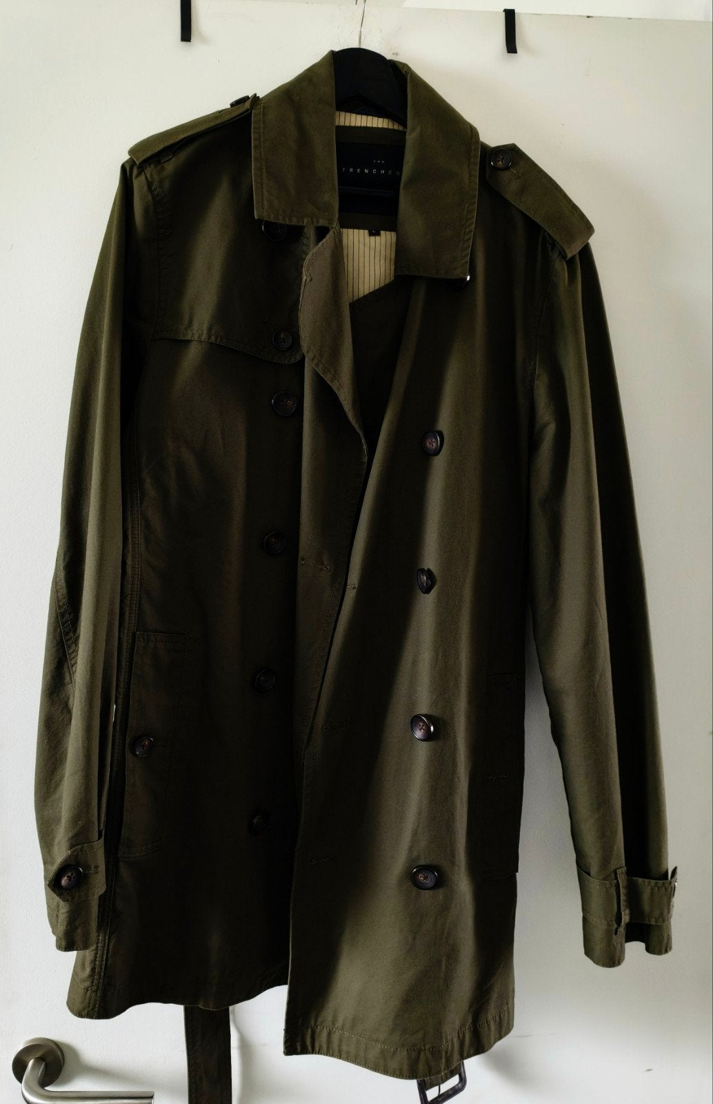 Trenchcoat, Ophalen