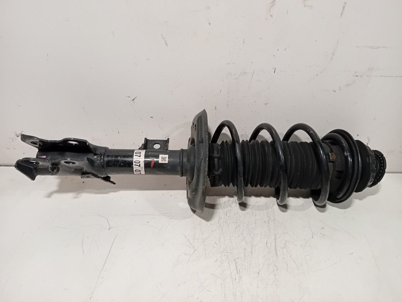 Veerpoot links voor Toyota Aygo, Auto-onderdelen, Onderdelen@venauto.nl, Van der Ven Autorecycling B.V., Gebruikt, Ettenseweg 76, 4706 PB Roosendaal, The Netherlands