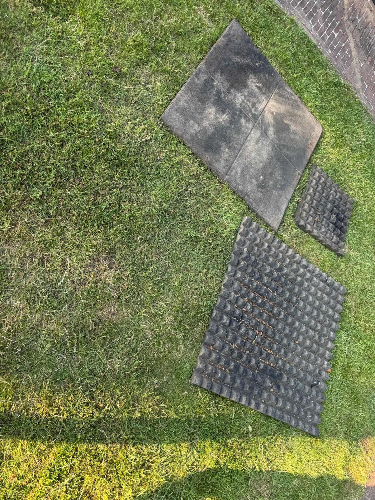 Degelijke rubberen matten voor bij speeltuin,glijbaan…, Tuin en Terras, Gras en Kunstgras, Ophalen, Gebruikt, Minder dan 10 m²