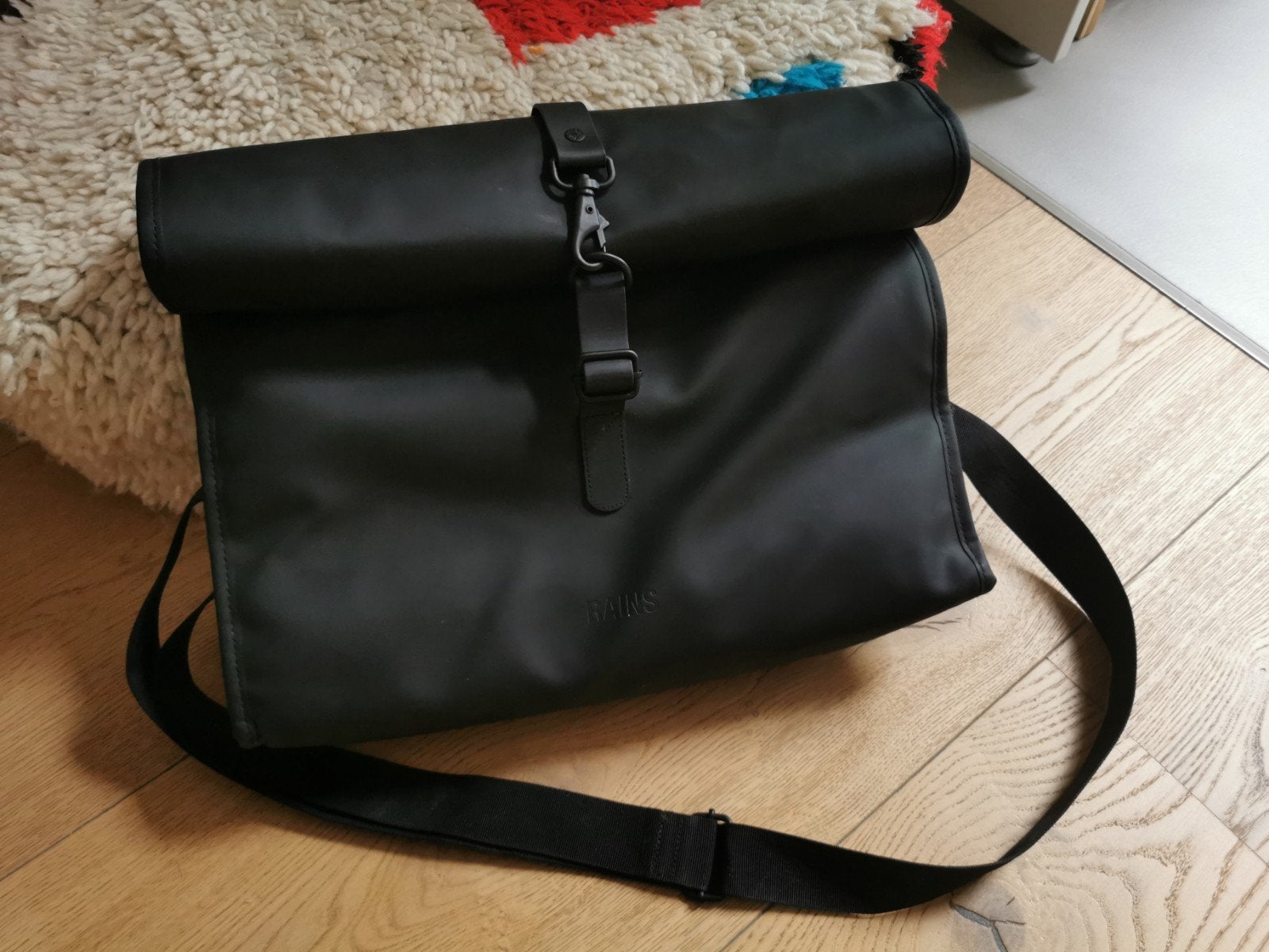 Rolltop Rains messenger, Ophalen