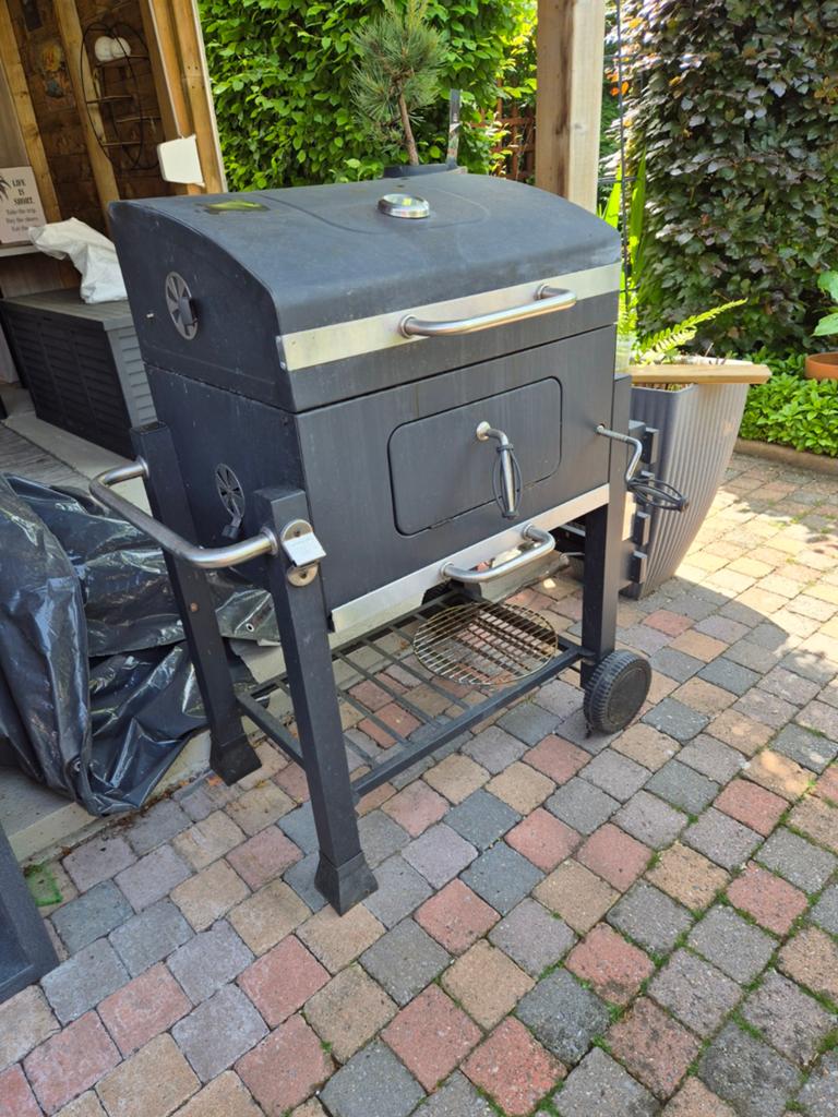 Houtskool BBQ te koop. Slechts een paar keer gebruikt, Tuin en Terras, Ophalen