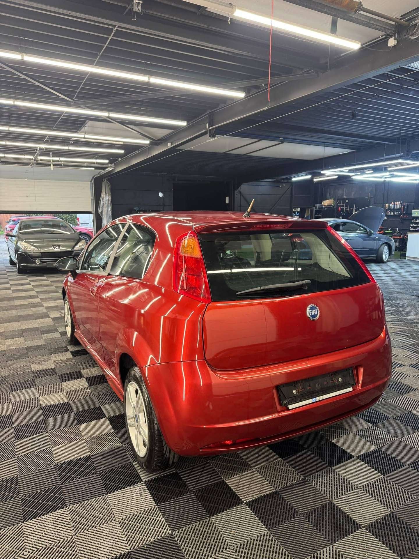 Fiat Punto 1.2i 16v benzine AUTOMATIQUE bj. 2007 107.610km, Auto's, Automaat, Stof, Gebruikt, 1242 cc