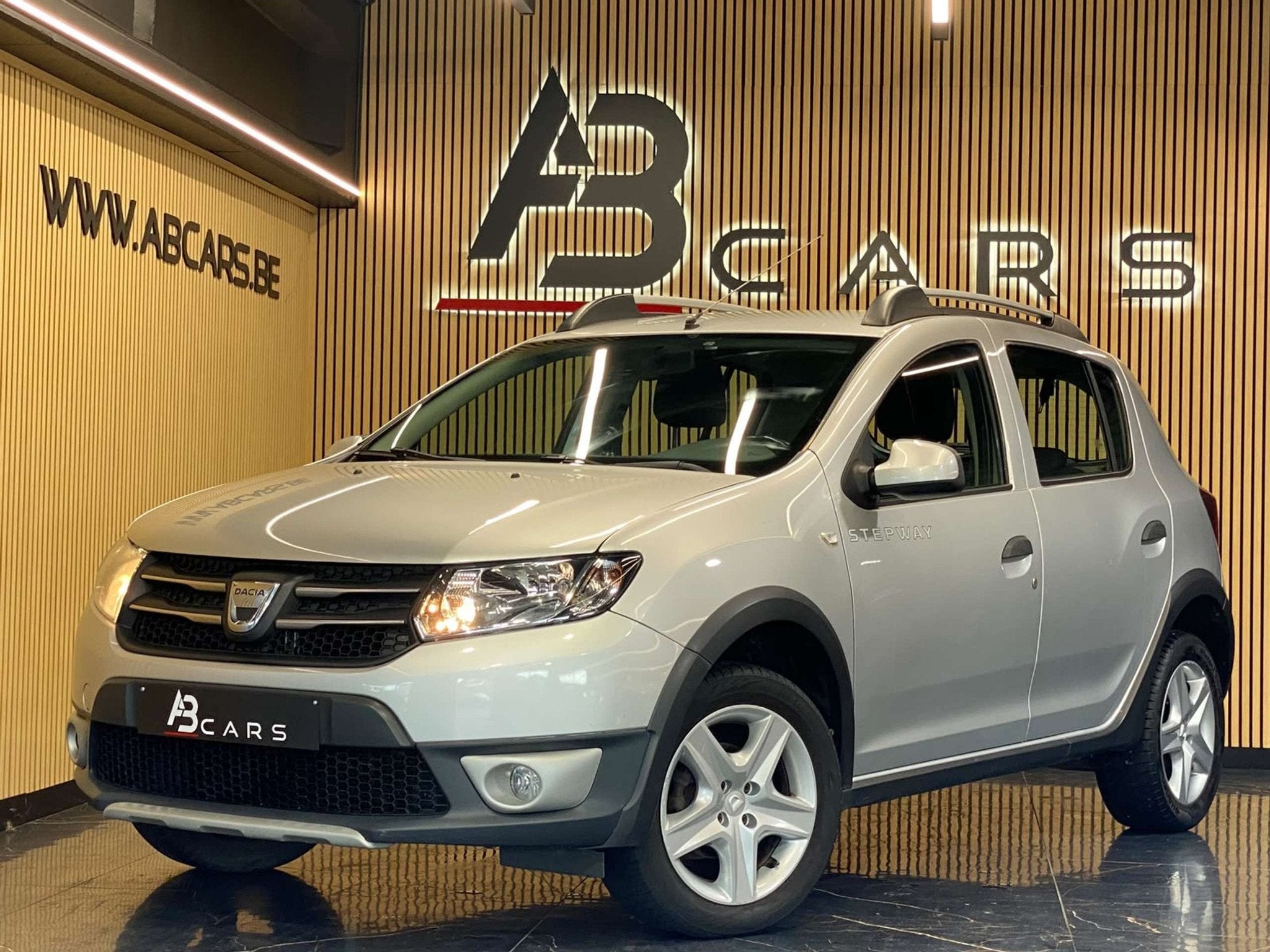 Dacia Sandero 0.9TCE * GARANTIE 12 MOIS * (bj 2015), Auto's, Dacia, Euro 5, Stof, Gebruikt, Zwart