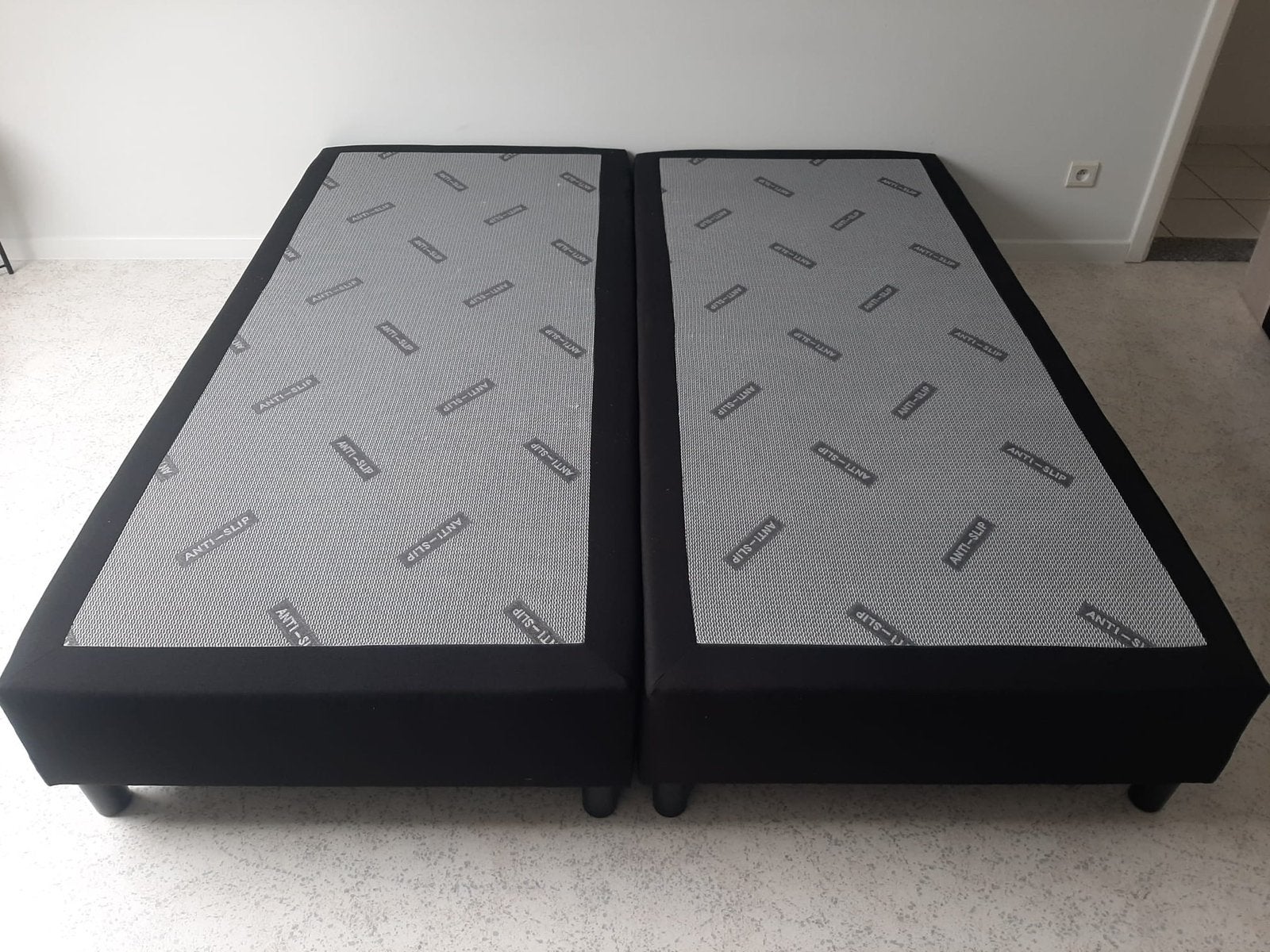 Zwart stoffen boxspringbed 180x200, Enlèvement, Utilisé, 180 cm, 200 cm