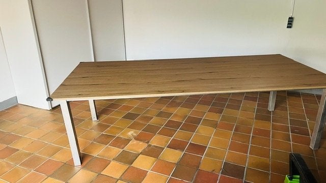 Table - gratuite, Maison & Meubles, Enlèvement ou Envoi