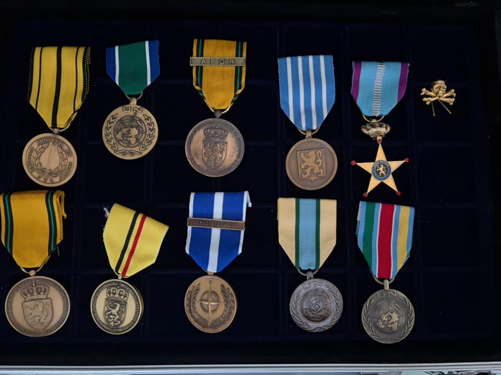 Militaire medailles buitendse opdrachten, Verzamelen, Ophalen of Verzenden, Landmacht, Lintje, Medaille of Wings