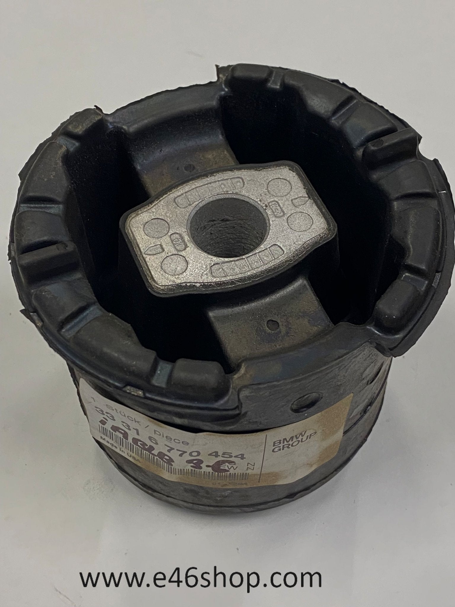 BMW X5 ACHTERAS RUBBER OE 33316770454 NIEUW, Neuf, -, -, Enlèvement ou Envoi